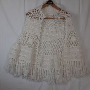 Celebritees by Desco Vintage Hand Crocheted Off White Sweater Shrug